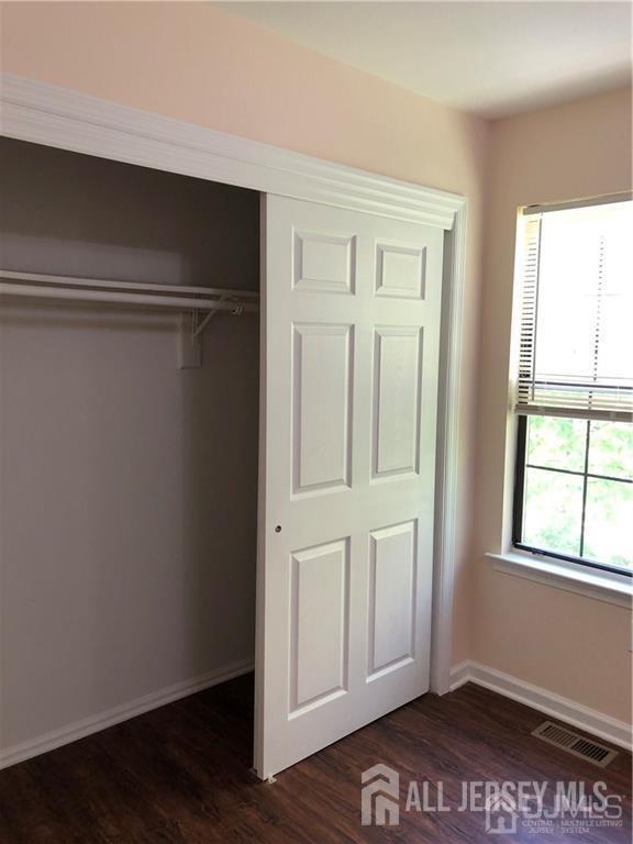 Building Photo - 322 Hampshire Ct