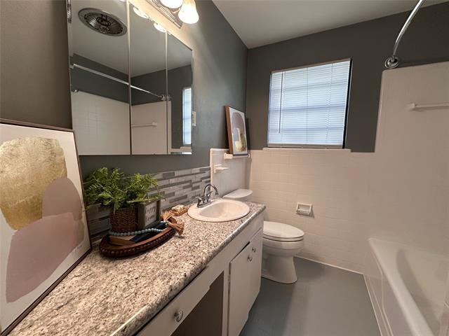 Building Photo - 334 Wayne Dr