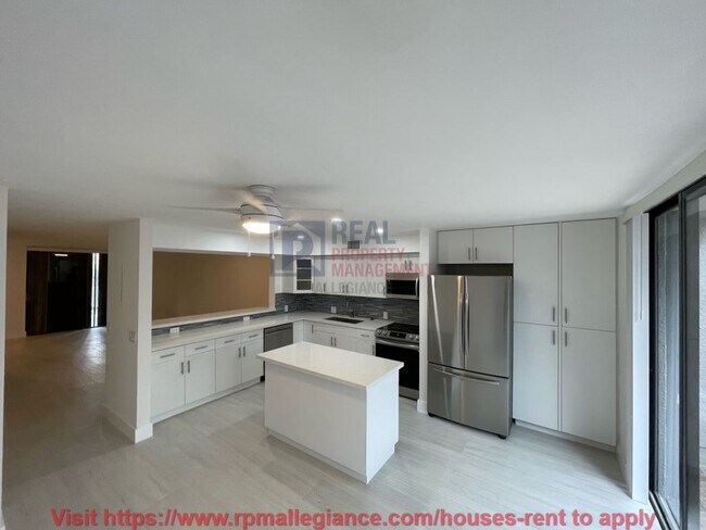 Building Photo - Updated 2-Bedroom Villa with Modern Featur...