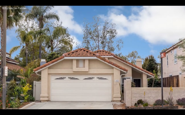 Primary Photo - Beautiful Oceanside Home with Vaulted Ceil...