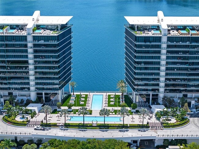 Building Photo - 5500 Island Estates Dr