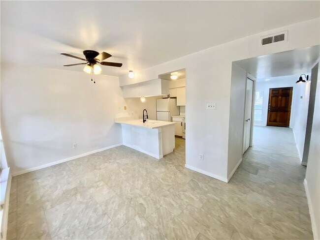 Building Photo - 6910 Hart Ln