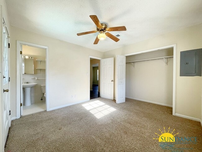 Building Photo - 3 Bedrooms Home With a Pool