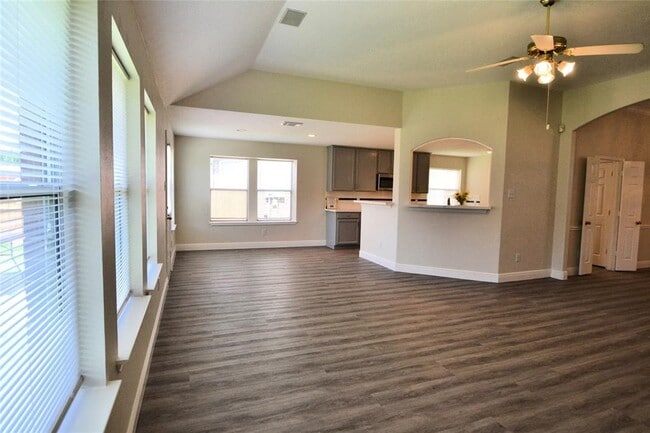 Building Photo - 12118 Green Trails Dr