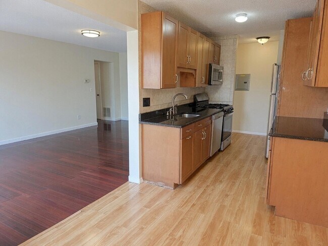 Building Photo - 48 Shrewsbury Green Dr
