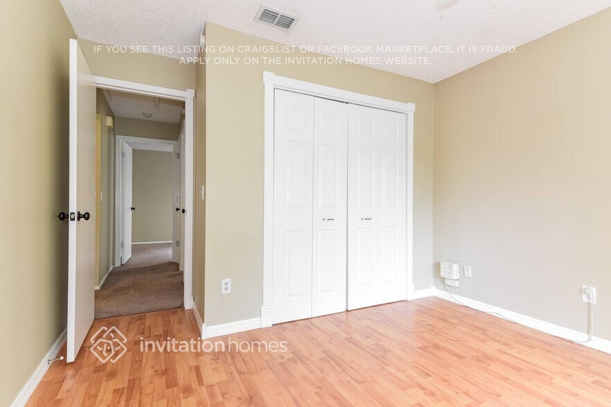 Building Photo - 11001 Kenbrook Dr