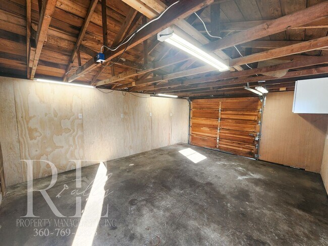 Building Photo - 529 Smith St