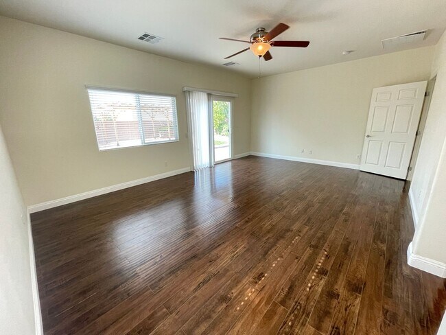 Building Photo - 1312 Fantastic Ct