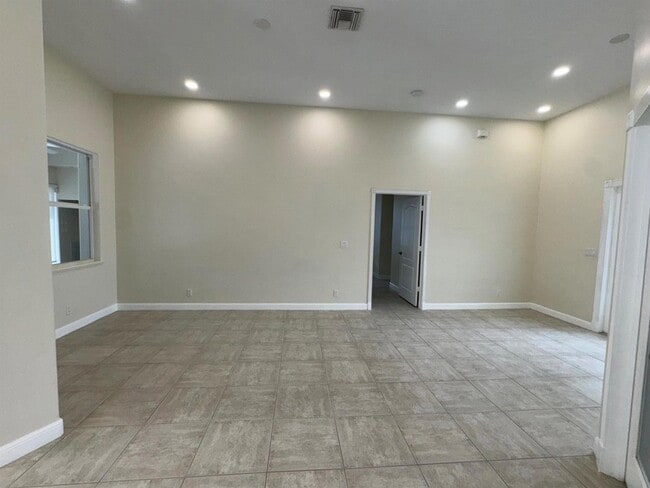 Building Photo - 969 Meadow Ave