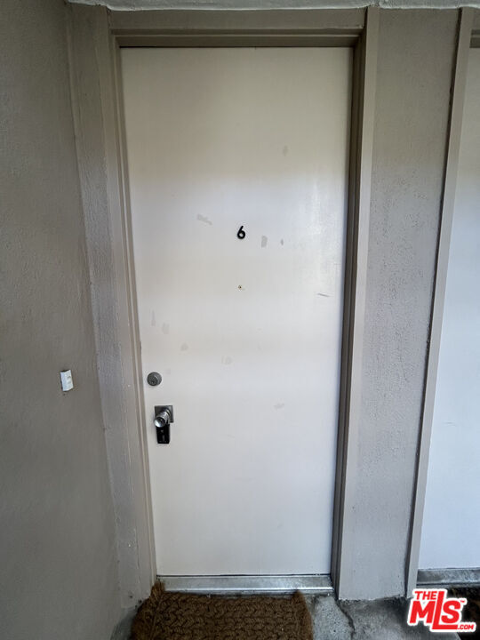 Building Photo - 833 Moraga Dr