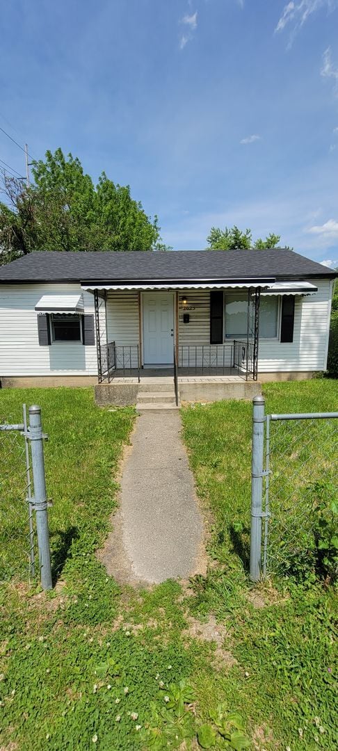 Building Photo - Beautiful Single Family 2 Bedroom with a B...