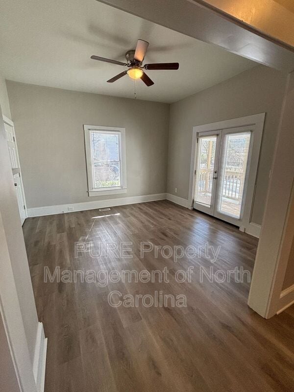 Building Photo - 504 Westside Dr