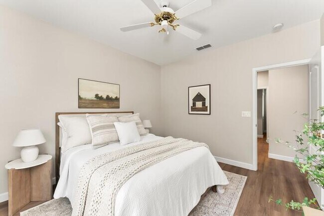 Building Photo - Beautiful 3 Bedroom 2 Bathroom in Gated Community of Folsom, CA!