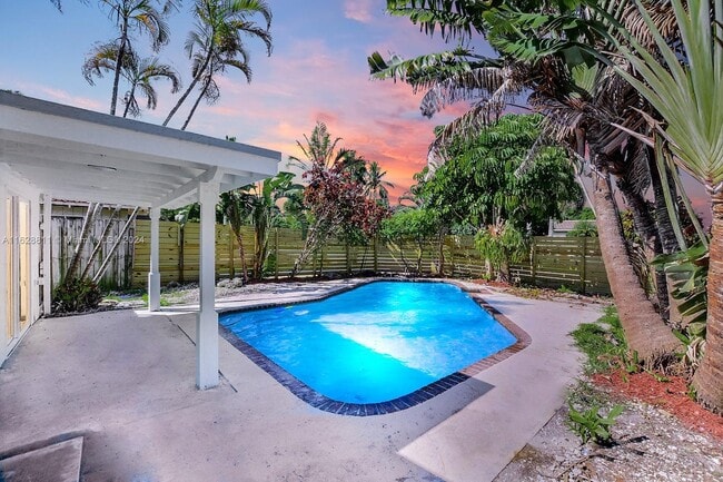 Building Photo - 1612 NE 16th Ave