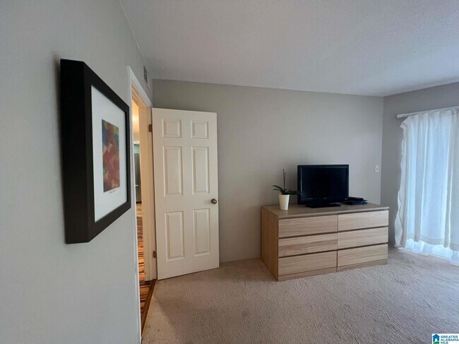 Building Photo - 1120 Beacon Pkwy W