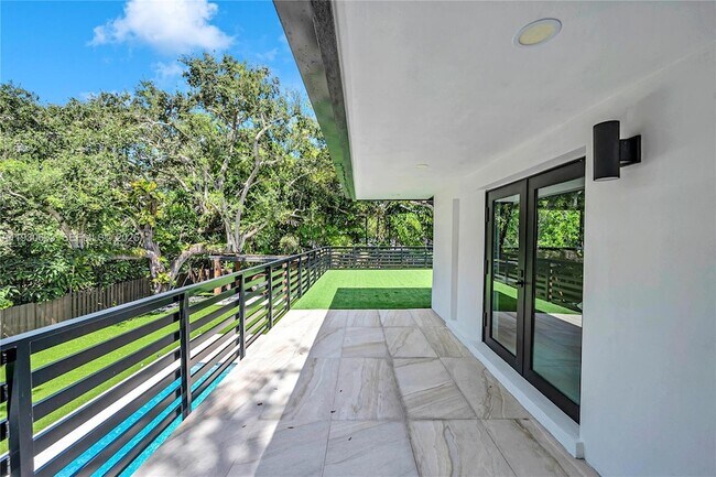 Building Photo - 11340 SW 74th Ct