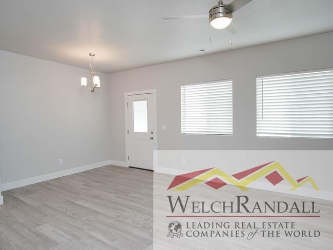 Building Photo - Live Comfortably in West Haven – Beautiful 3BR, 2.5BA Townhome for Rent!