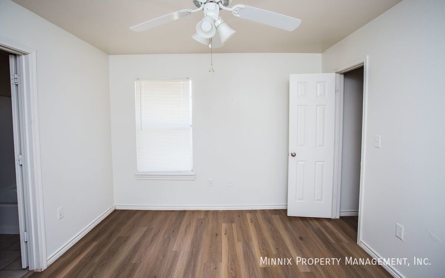 Building Photo - 908 N Belmont Ave