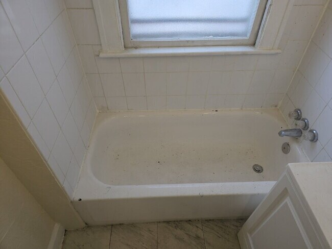 Building Photo - 1547 Hillcrest Rd