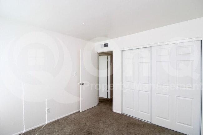 Building Photo - 3840 N 43rd Ave
