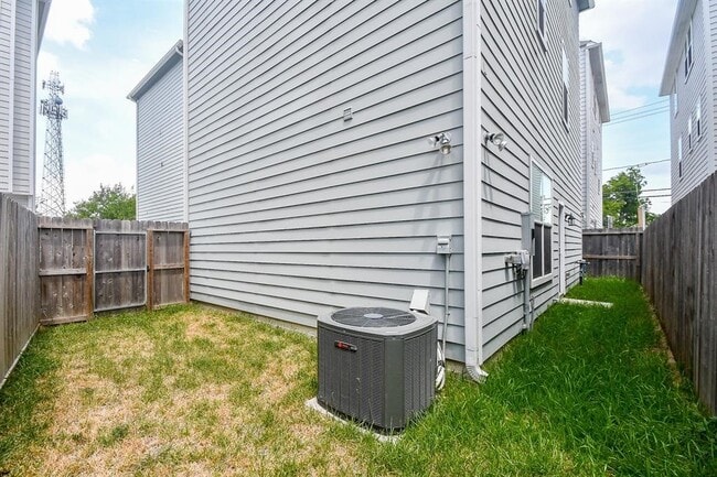 Building Photo - 703 Link Rd