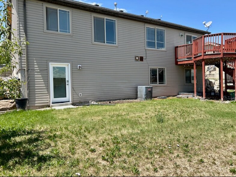 Building Photo - 3988 S Lake Vista Dr