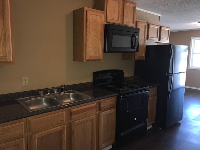 Building Photo - 201 State St