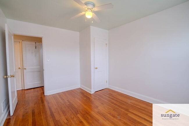 Building Photo - 8666 Oak Rd