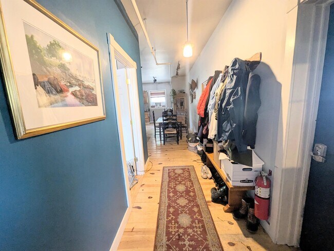 Building Photo - 443 Railroad St