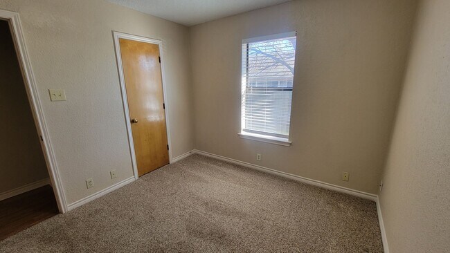 Building Photo - 1507 Lindsey Ln