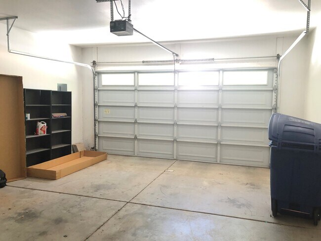 Building Photo - Townhome in Sky Ridge