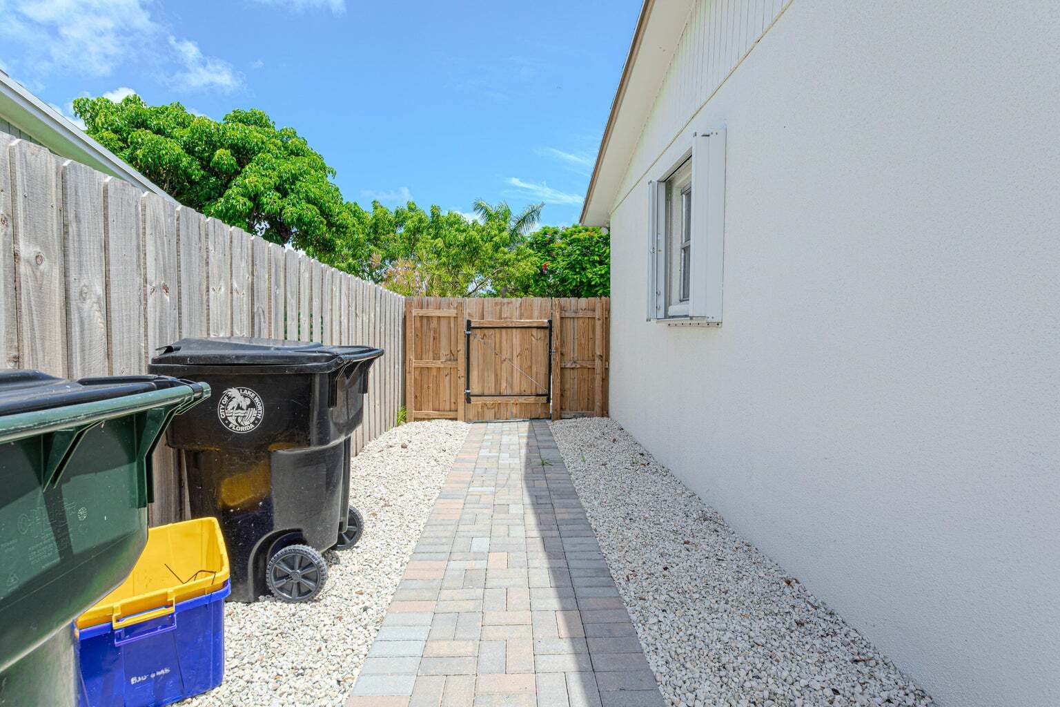 Building Photo - 1717 16th Ct N