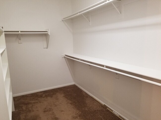 Building Photo - Townhome available in beautiful community
