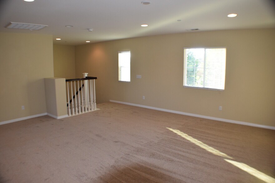 Building Photo - 32436 Shadow Canyon Trl