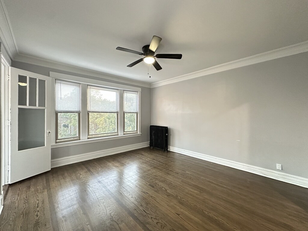 Building Photo - 1214 W Rosemont Ave