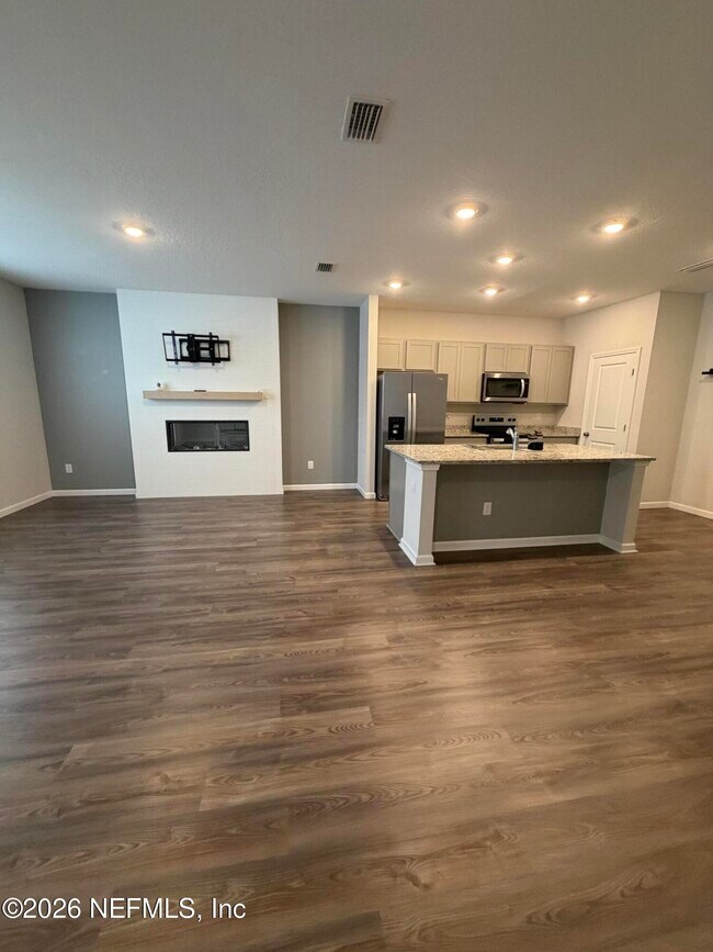 Building Photo - 14635 Macadamia Ln