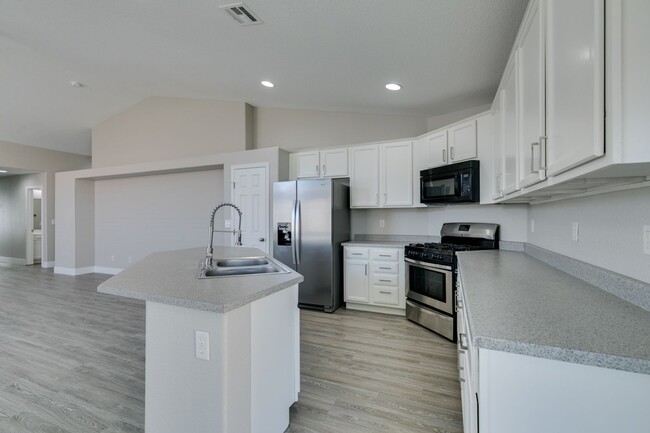 Building Photo - REMODELED 5 BEDROOM HOME IN NORTH LAS VEGAS