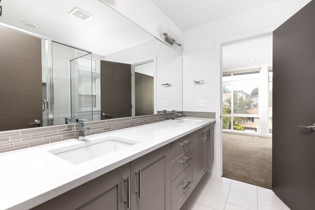 Building Photo - Contemporary 3 Bedroom Ballard Townhome in Prime Location