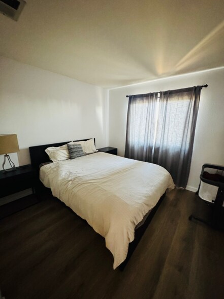 Building Photo - 922 Camino Del Sol