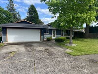 Building Photo - Remodeled 3 Bedroom Troutdale Home