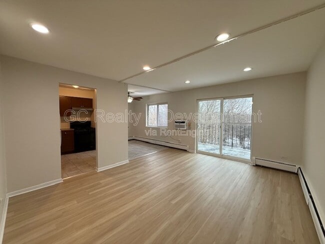 Building Photo - 834 College Blvd