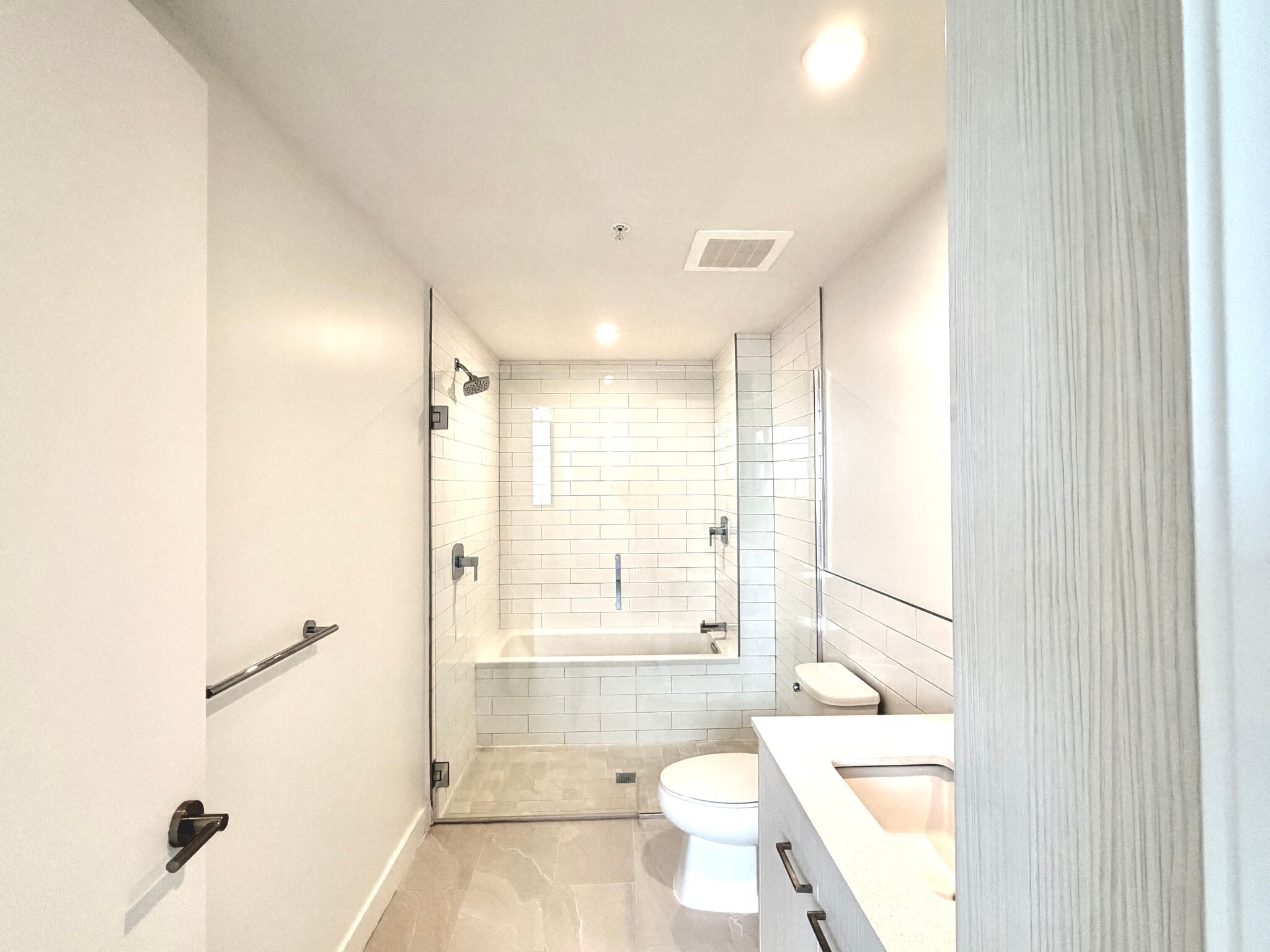 Building Photo - 1910 NW 1st Pl