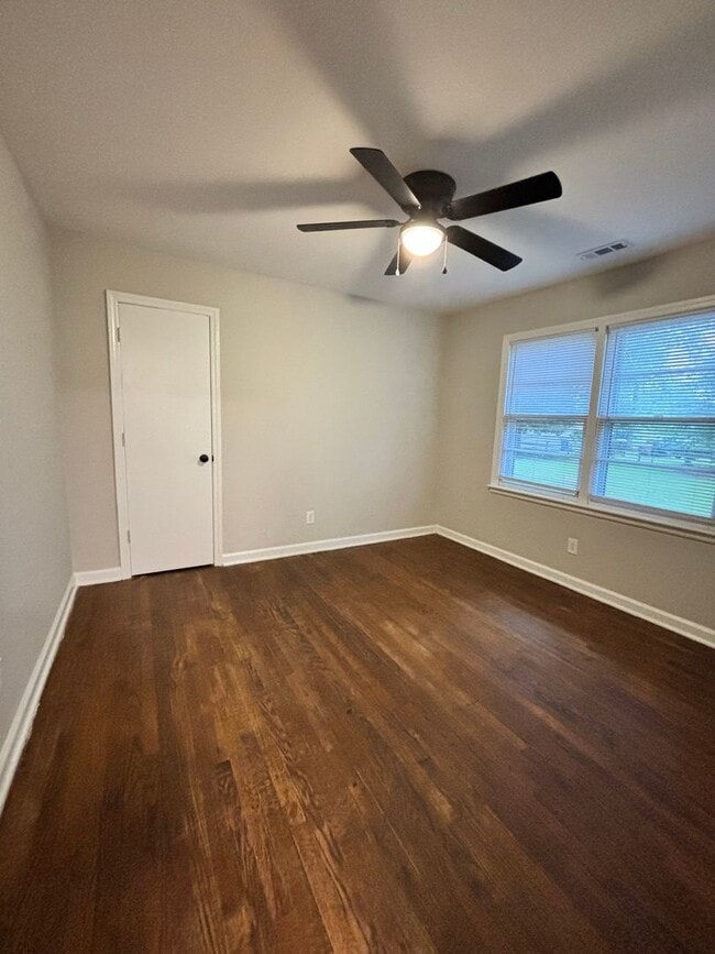 Building Photo - Sweet on Sophia