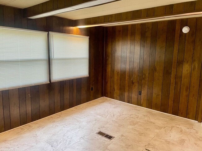 Building Photo - Two bedroom mobile home in peaceful countr...