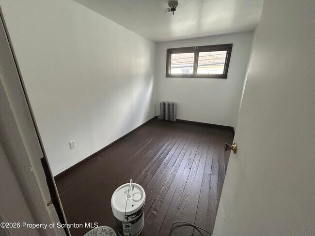 Building Photo - 717 E Elm St