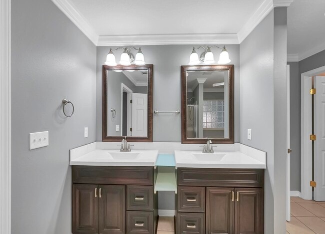 Building Photo - 5897 Saratoga Dr