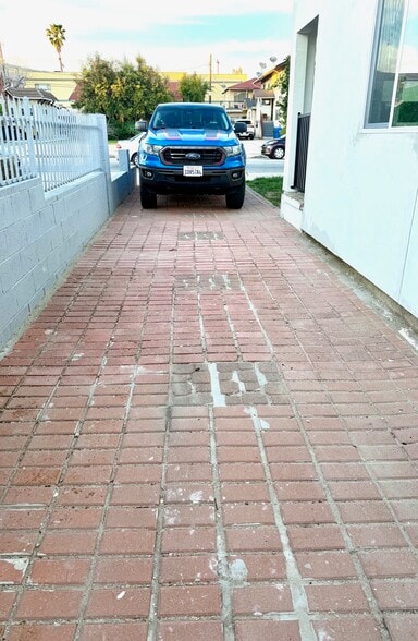 2 Parking Spots - Tandem - 1144 E Wilson Ave