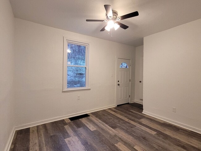 Building Photo - 1146 Woods Run Ave