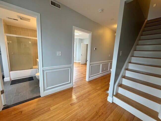 Building Photo - 786 Moody St