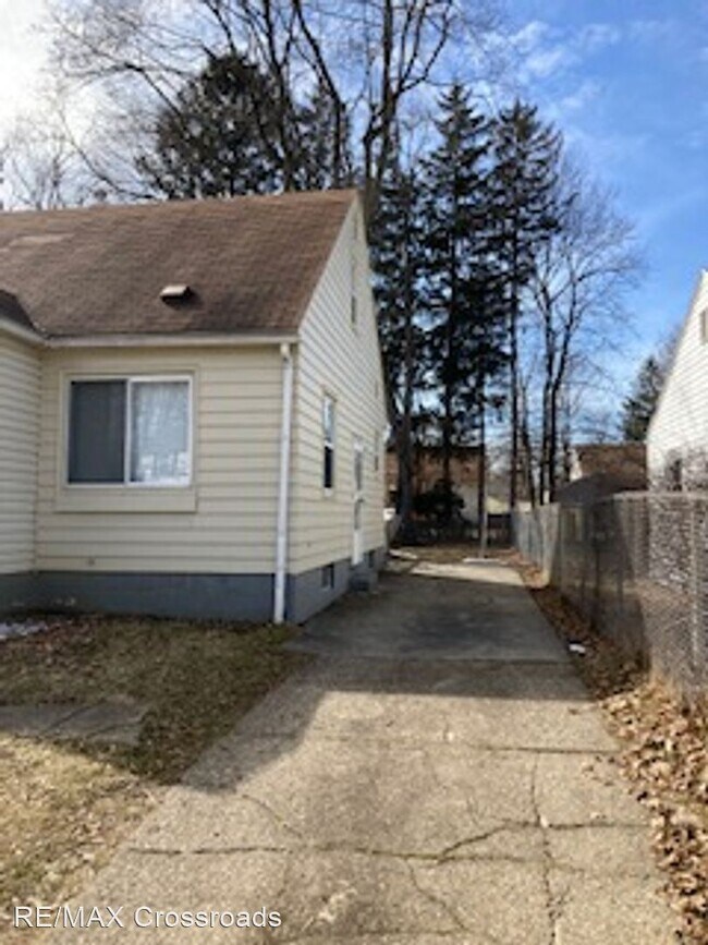 Building Photo - 3 br, 1 bath House - 1042 Frederick blvd